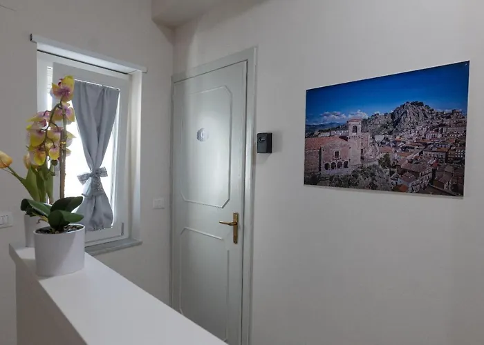 Umberto I לינה וארוחת בוקר